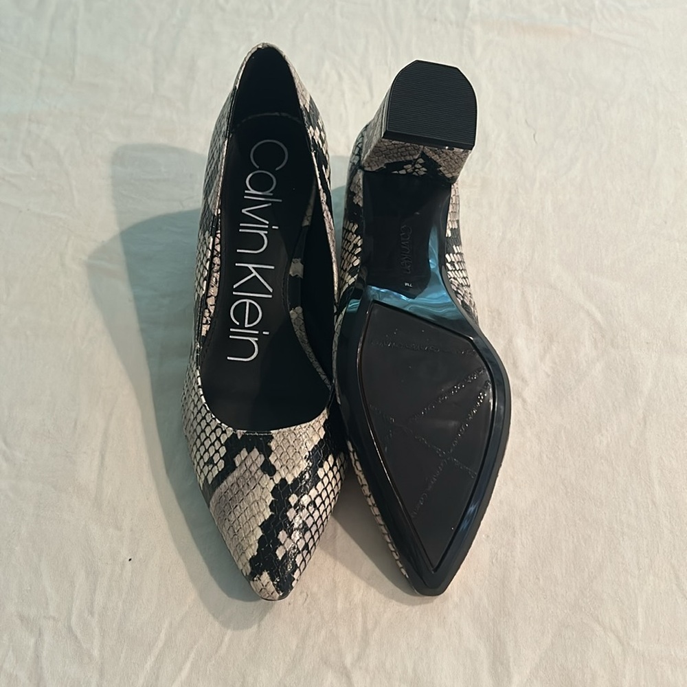Calvin Klein Womens Nita Pump Snake Print - Picture 6 of 8